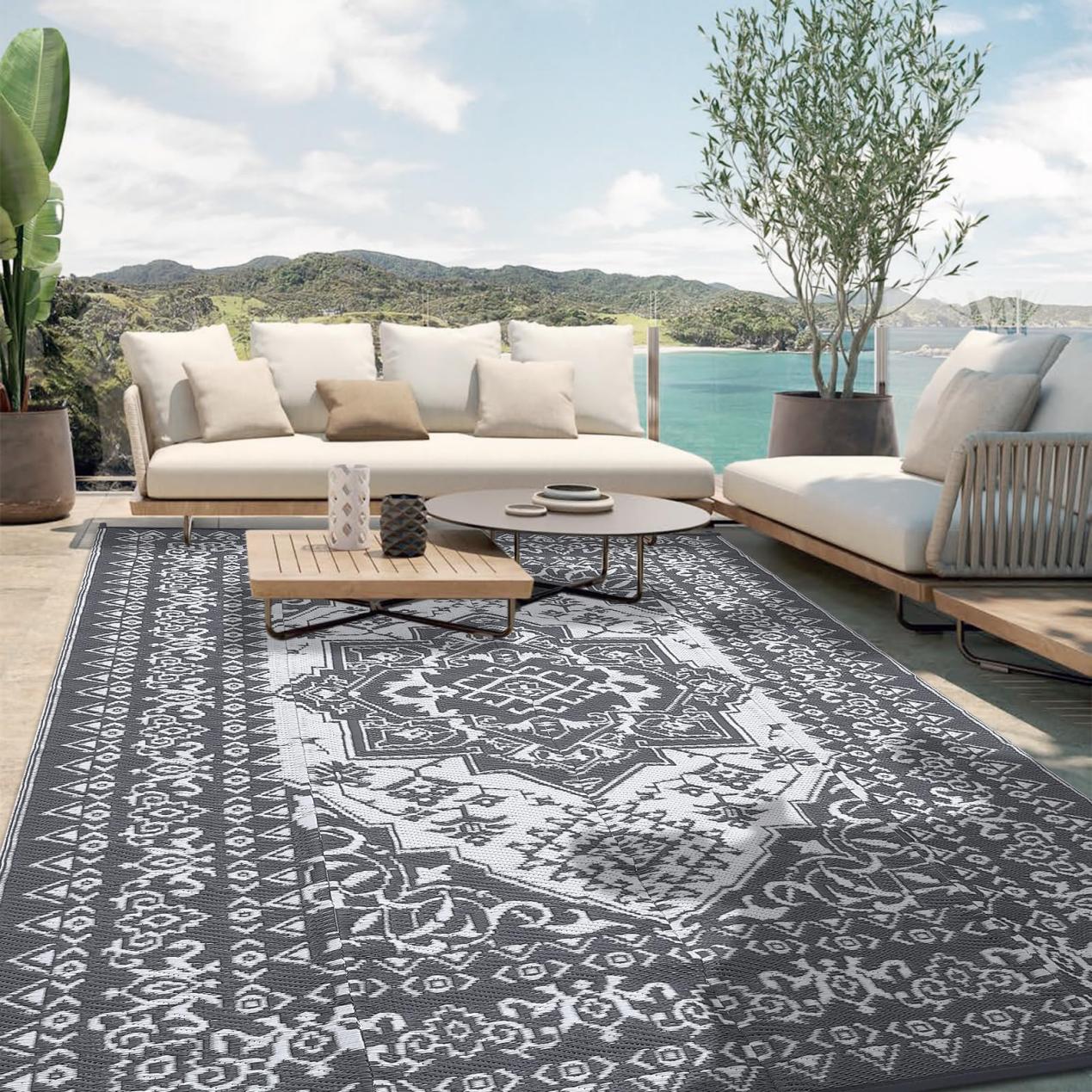 GARVEE Grey White Outdoor Plastic Straw Rug